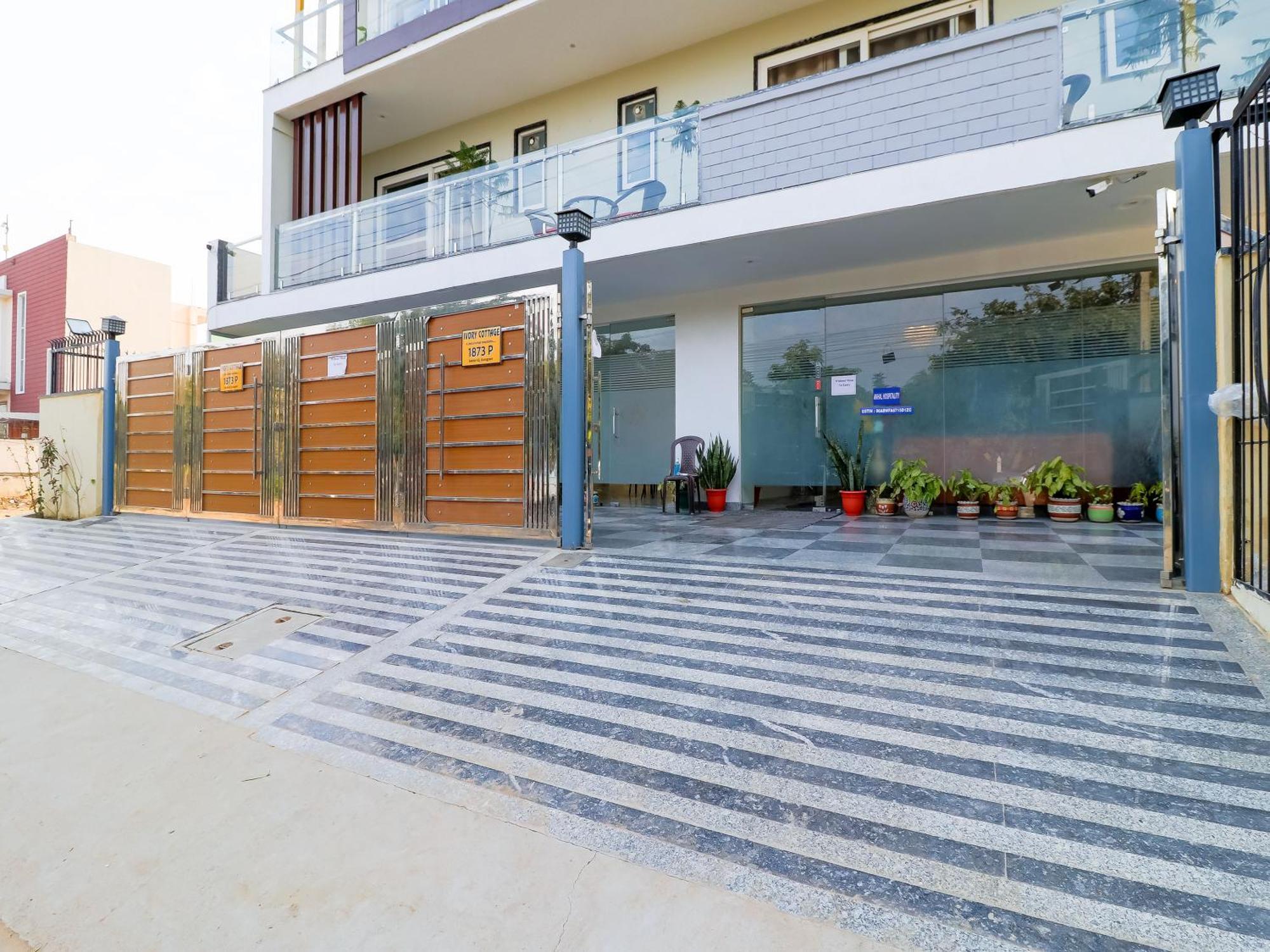 Treebo Rejoice 52 - 3Km From Huda City Metro Station Badshahpur Exterior foto