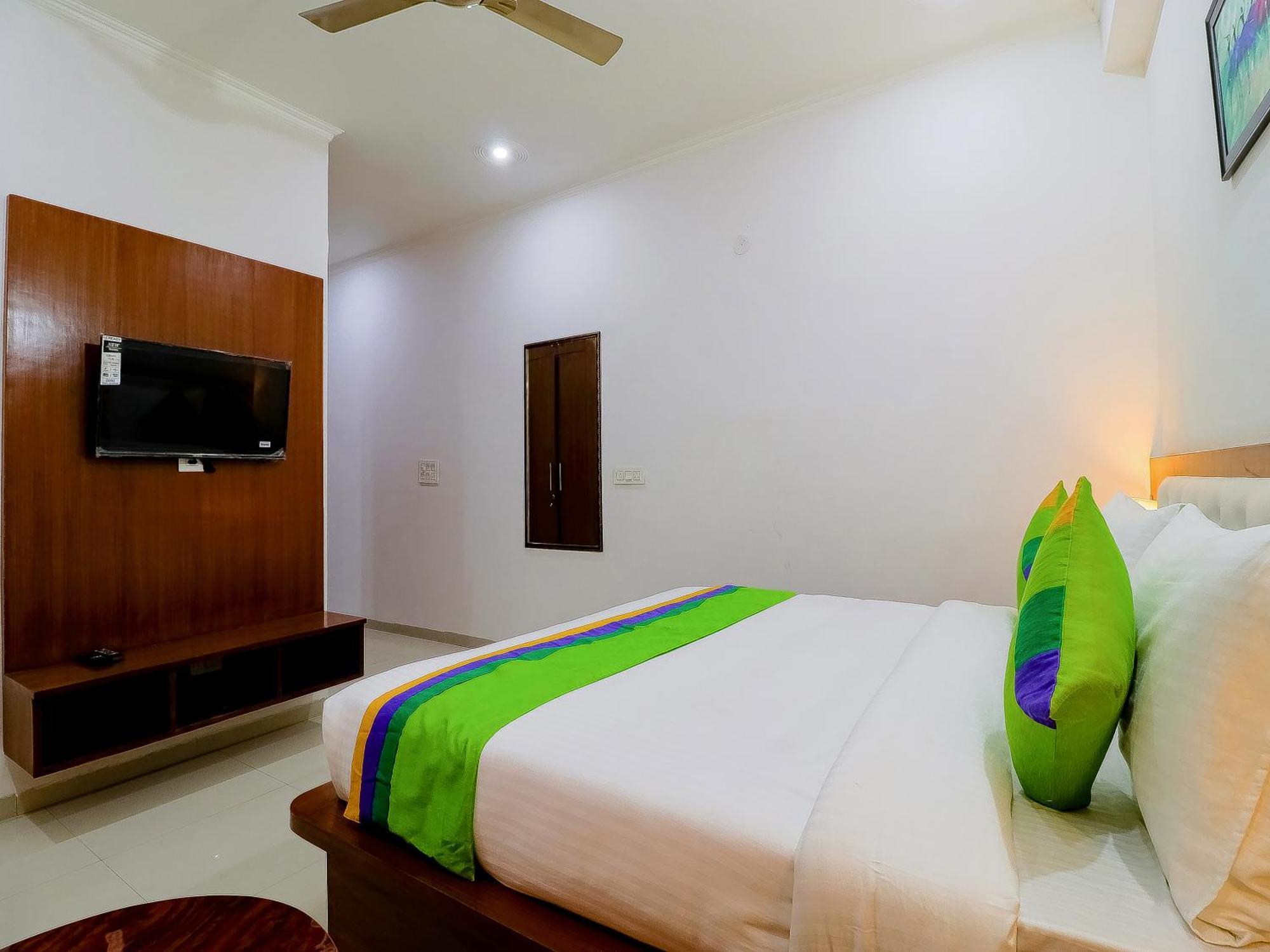 Treebo Rejoice 52 - 3Km From Huda City Metro Station Badshahpur Exterior foto